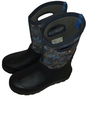 Bogs Kids Stomper Micro Camo Winter Boots Blue Black Size 6